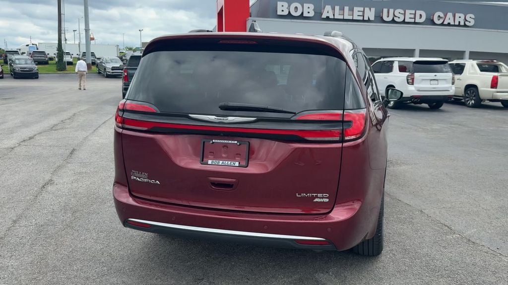 Pre-Owned 2023 Chrysler Pacifica Limited - photo - 5