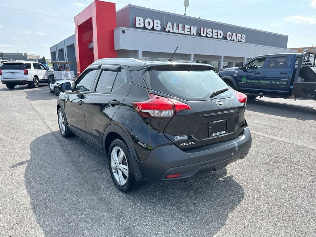 Pre-Owned 2019 Nissan Kicks S - photo - 3