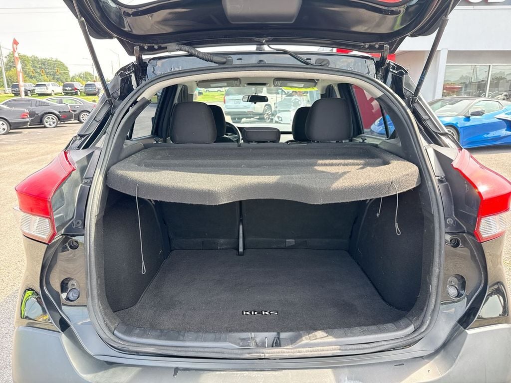 Pre-Owned 2019 Nissan Kicks S - photo - 8