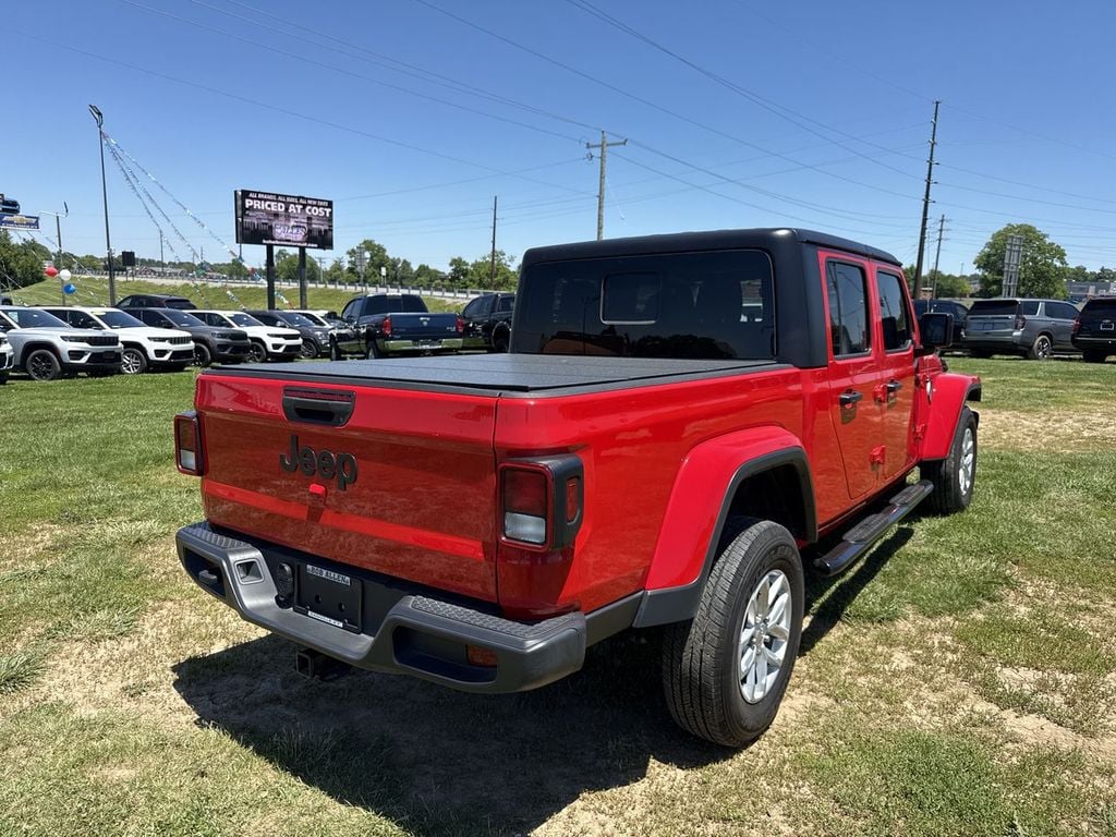 Pre-Owned 2023 Jeep Gladiator Sport S - photo - 12
