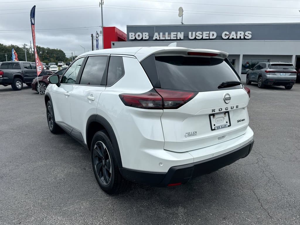 Pre-Owned 2024 Nissan Rogue SV - photo - 11