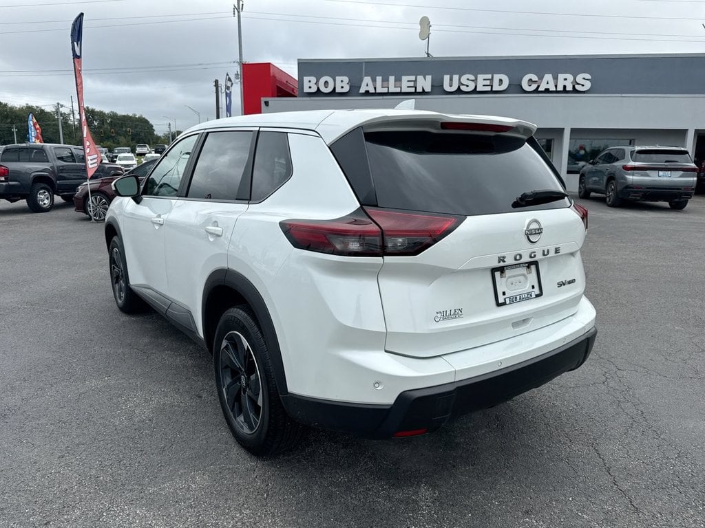 Pre-Owned 2024 Nissan Rogue SV - photo - 11