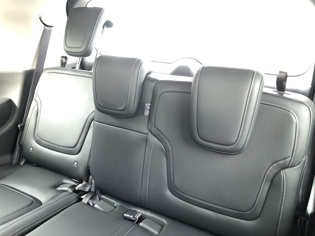 New 2026 Nissan Armada SV - photo - 18