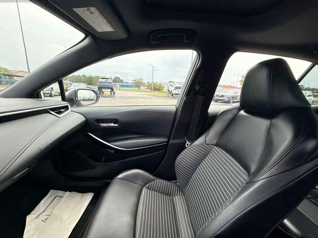 Pre-Owned 2021 Toyota Corolla XSE - photo - 29