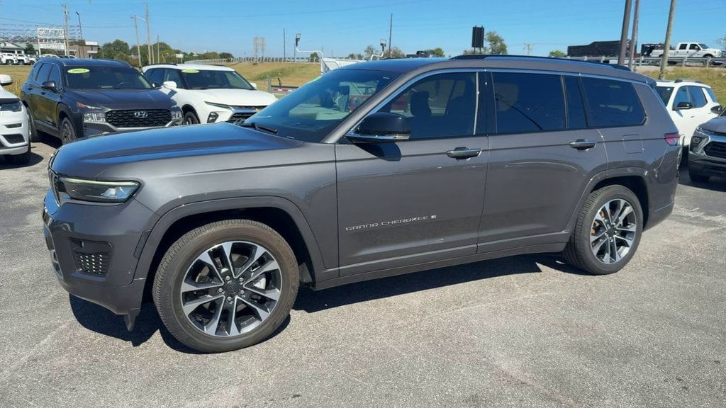 Pre-Owned 2023 Jeep Grand Cherokee L Overland - photo - 2