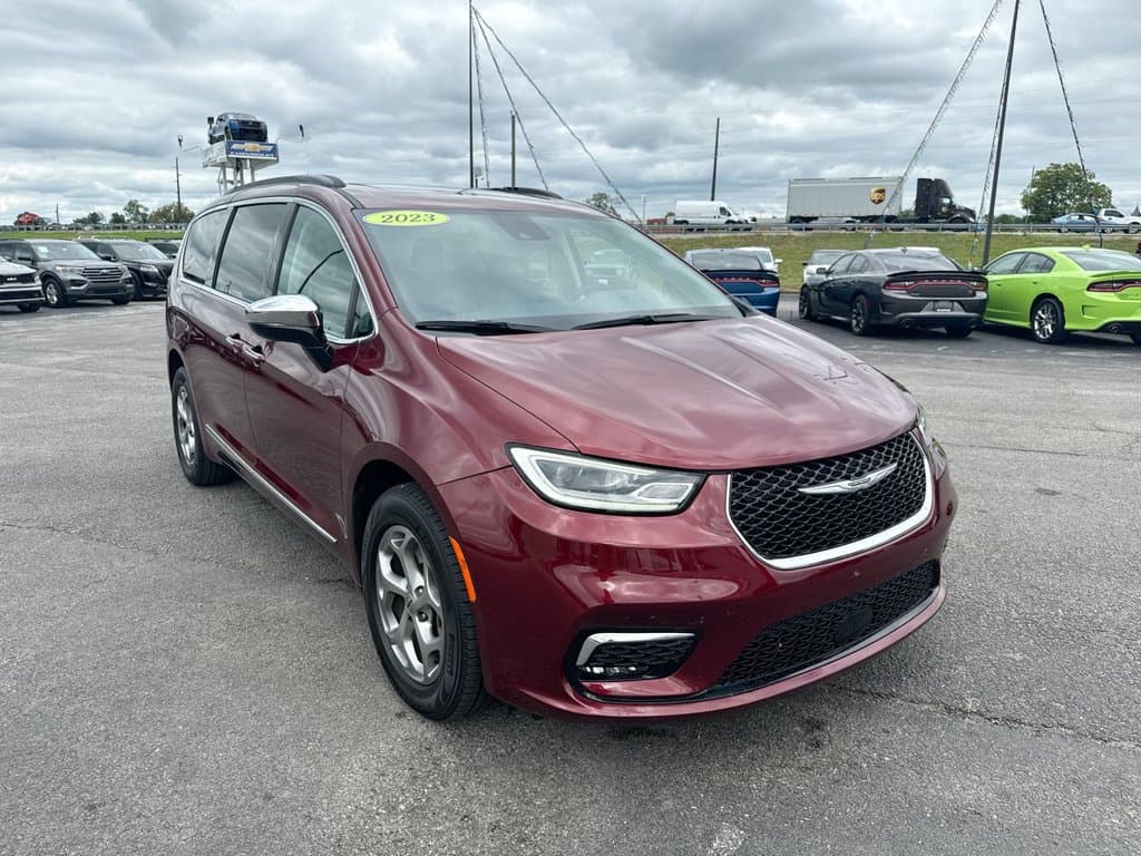 Pre-Owned 2023 Chrysler Pacifica Limited - photo - 14