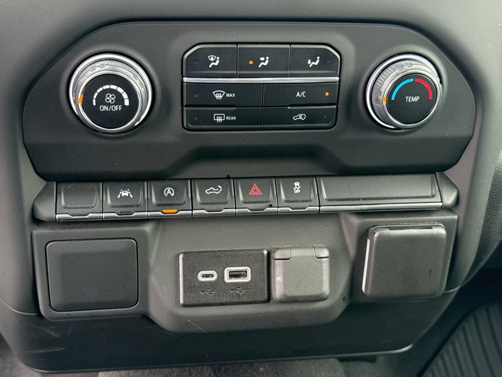 Pre-Owned 2024 Chevrolet Silverado 1500 Custom - photo - 28