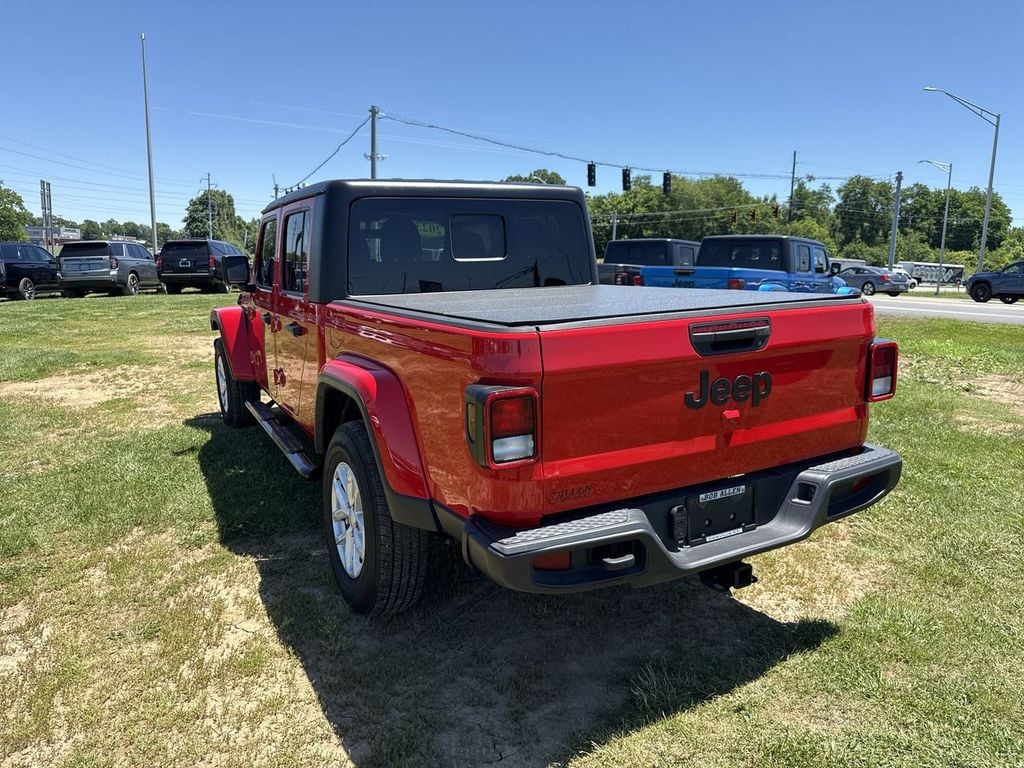 Pre-Owned 2023 Jeep Gladiator Sport S - photo - 11