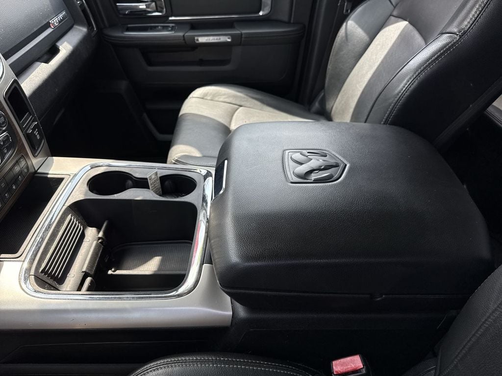 Pre-Owned 2017 Ram 1500 Laramie - photo - 16