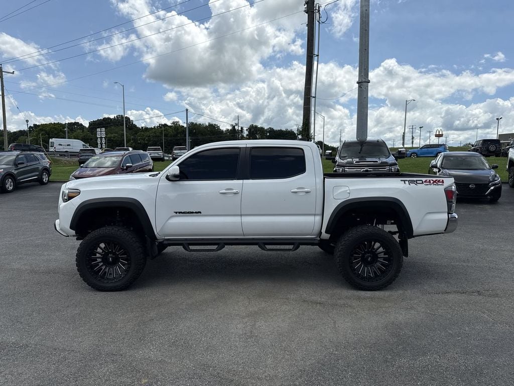 Pre-Owned 2022 Toyota Tacoma TRD Off-Road - photo - 10