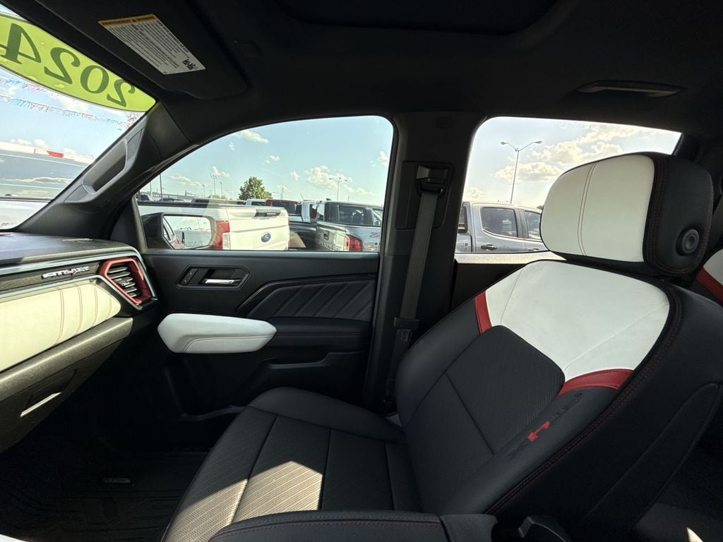 Pre-Owned 2024 GMC Canyon AT4X - photo - 30