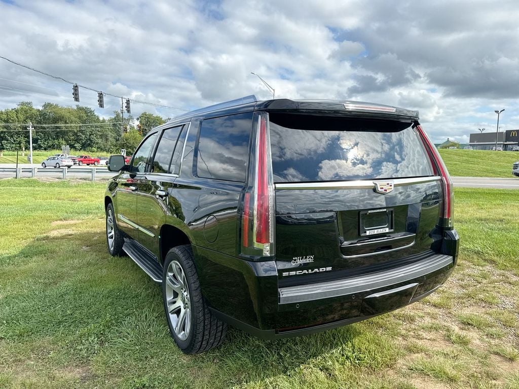 Pre-Owned 2016 Cadillac Escalade Luxury - photo - 11