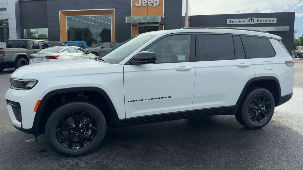 New 2026 Jeep Grand Cherokee L Altitude - photo - 2