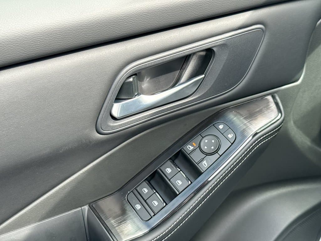 New 2026 Nissan Rogue SV - photo - 20