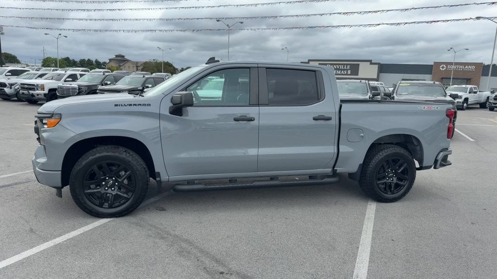 Pre-Owned 2024 Chevrolet Silverado 1500 Custom - photo - 2