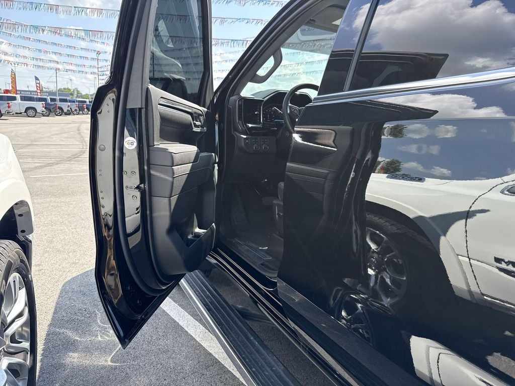 Pre-Owned 2026 Chevrolet Silverado 1500 LTZ - photo - 32