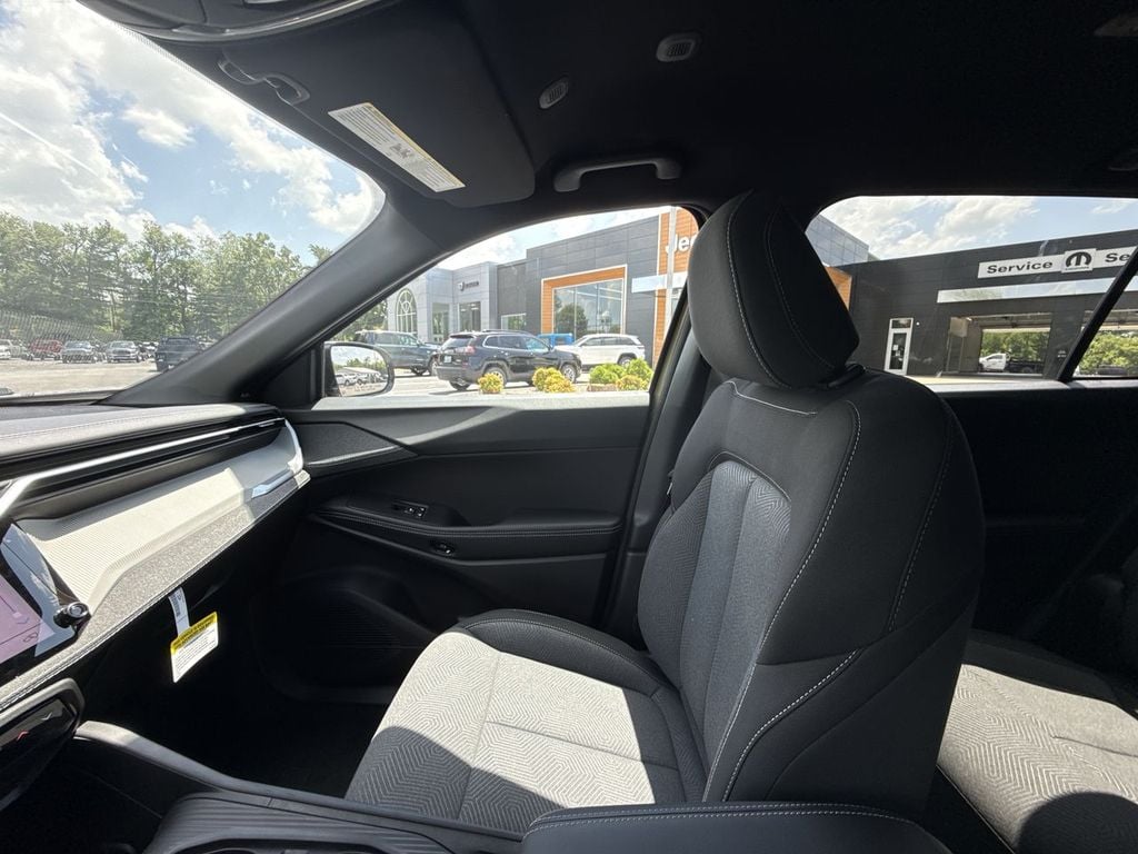 New 2026 Jeep Cherokee Laredo - photo - 29