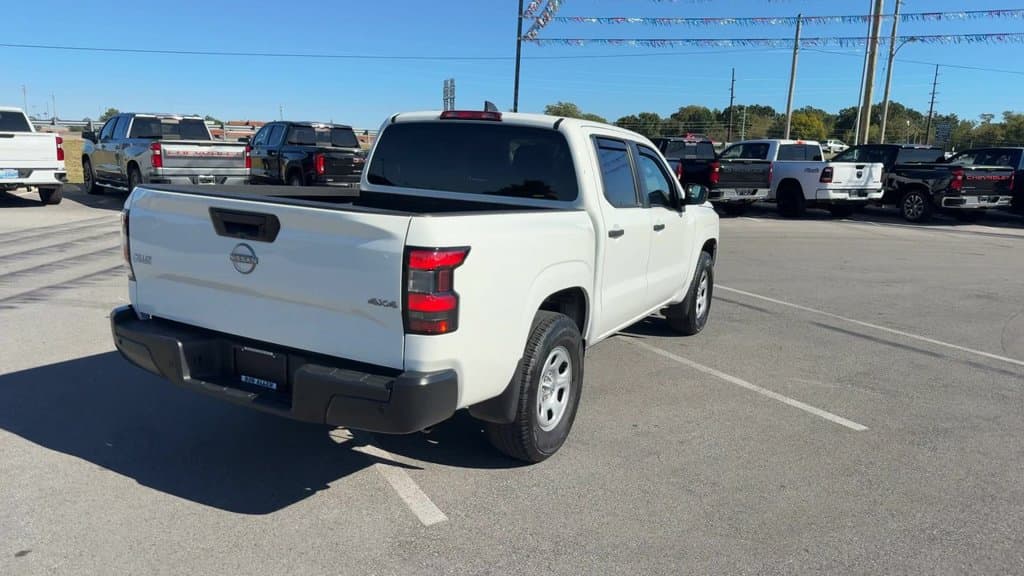 Pre-Owned 2024 Nissan Frontier S - photo - 5