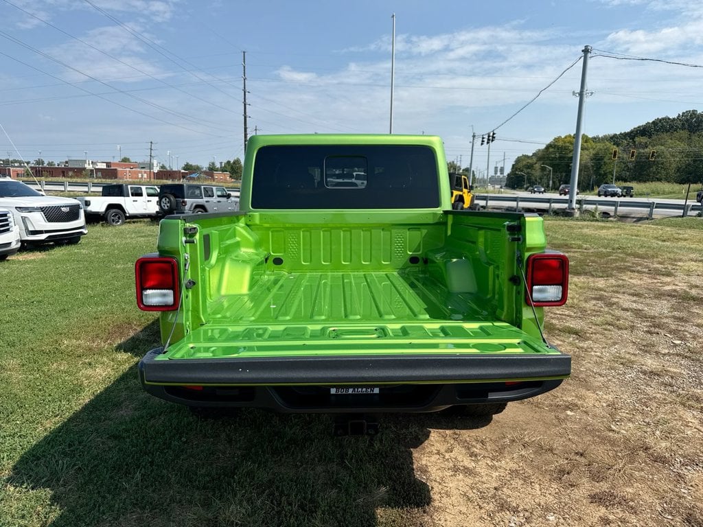 Pre-Owned 2025 Jeep Gladiator Nighthawk - photo - 16