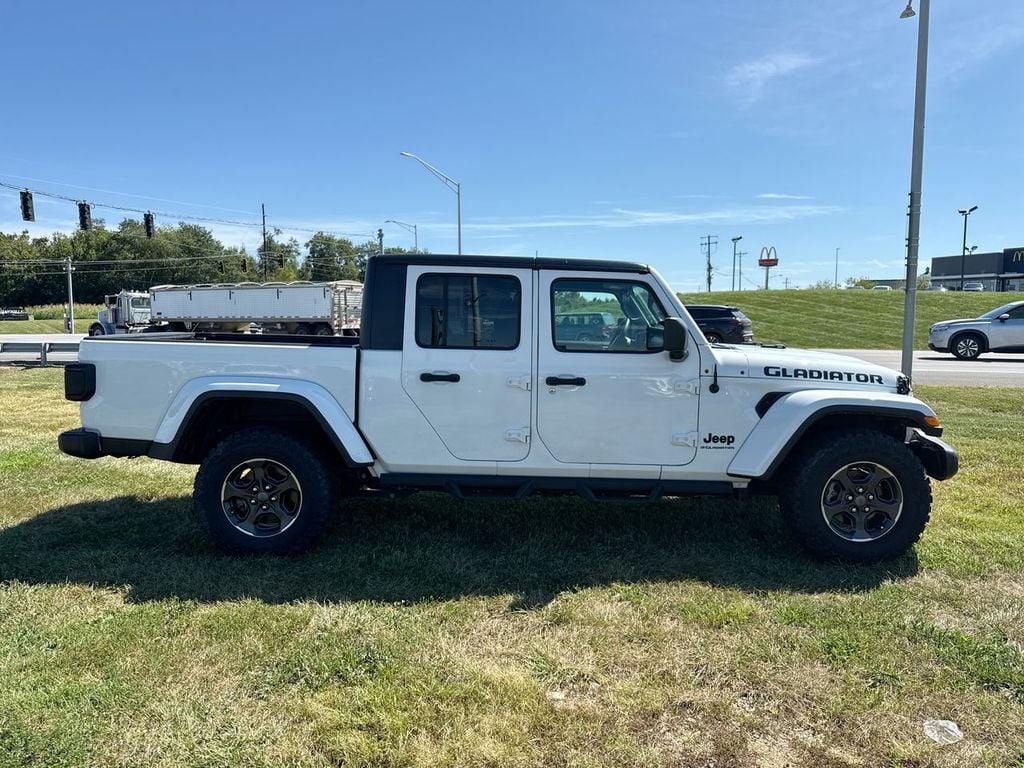 Pre-Owned 2023 Jeep Gladiator Sport S - photo - 13