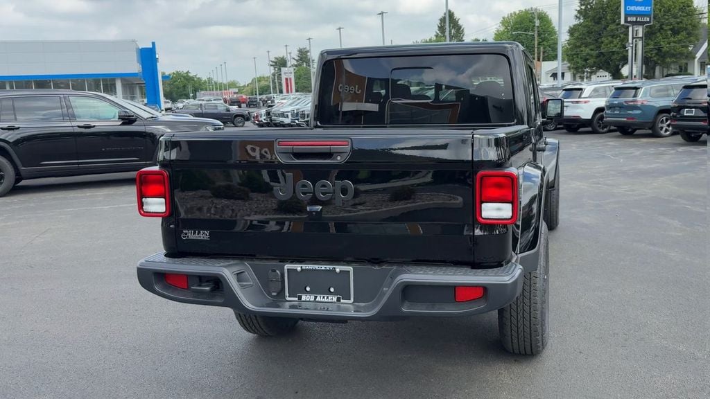 New 2026 Jeep Gladiator Sport S - photo - 5