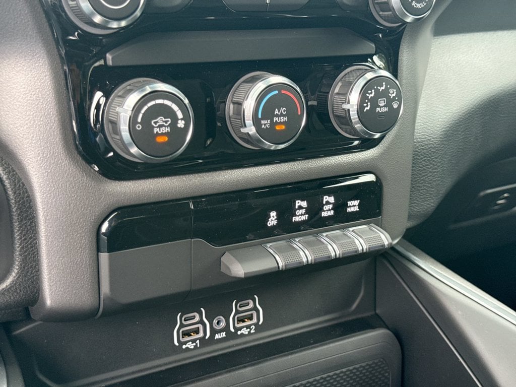 New 2026 Ram 1500 Express - photo - 28