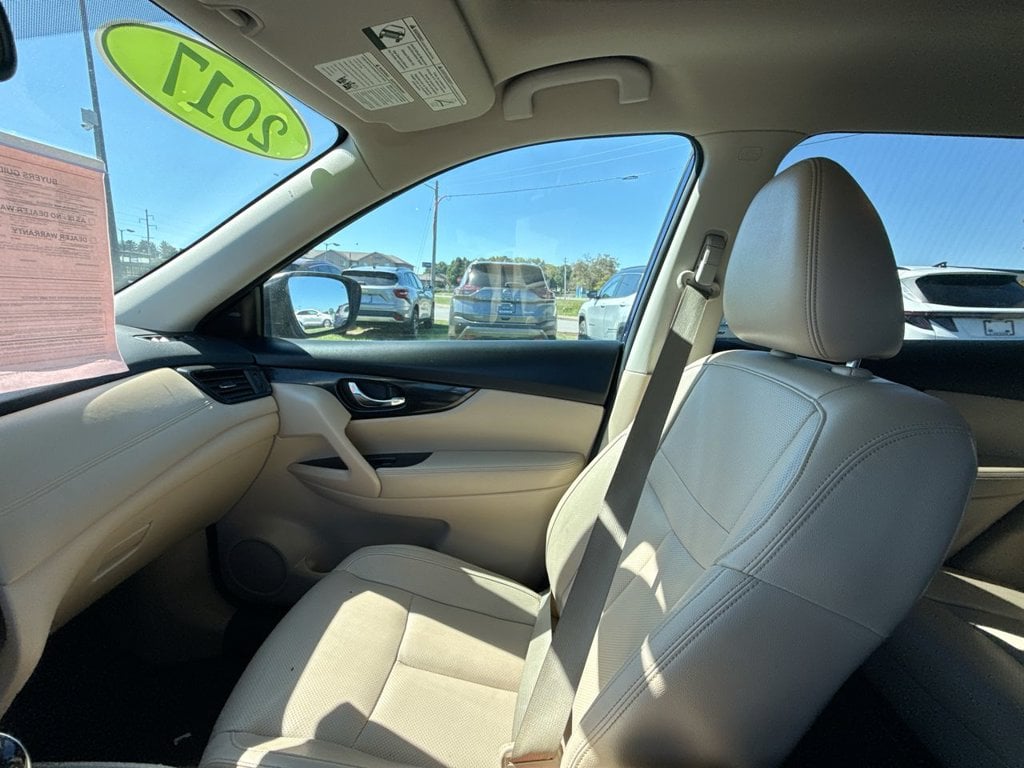 Pre-Owned 2017 Nissan Rogue SL - photo - 23