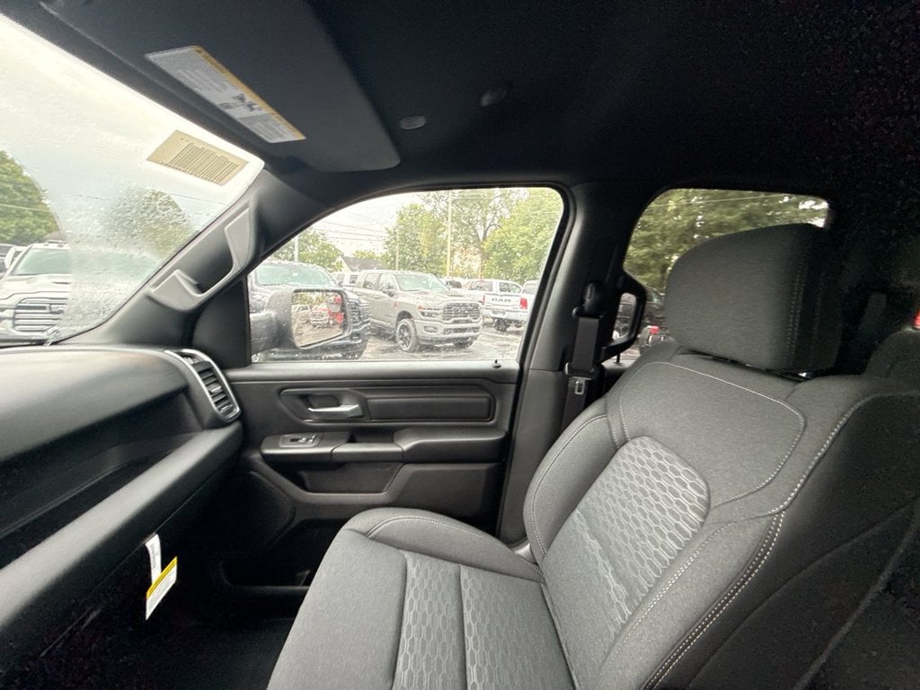 New 2026 Ram 1500 Express - photo - 29