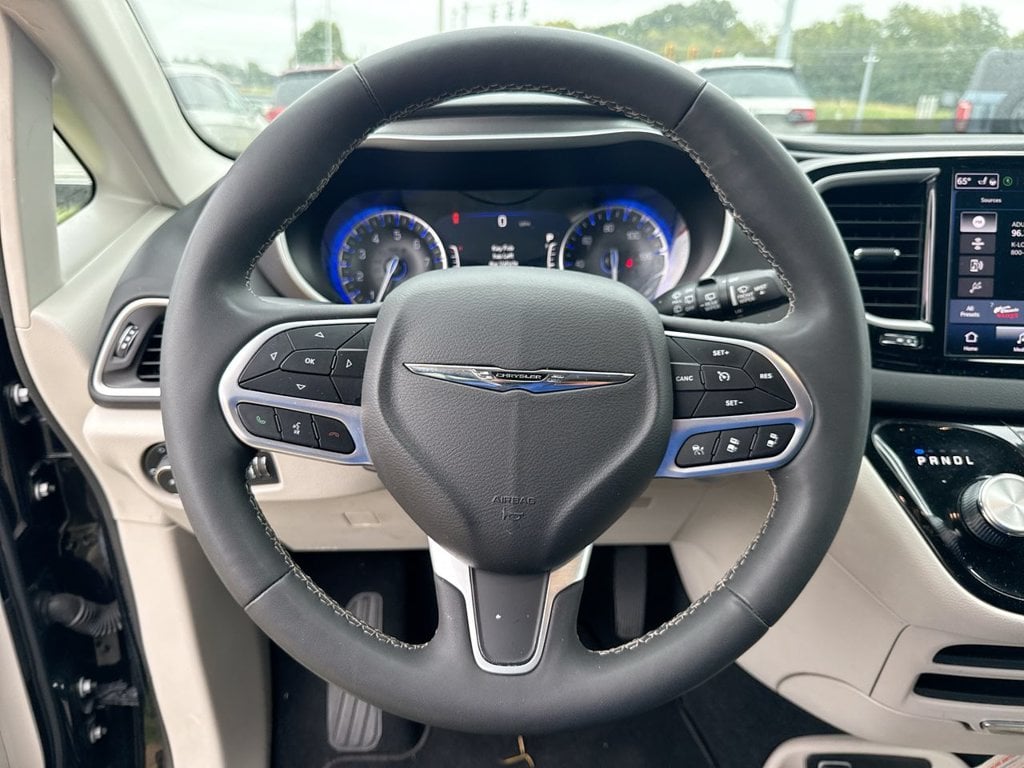 Pre-Owned 2024 Chrysler Pacifica Touring L - photo - 24