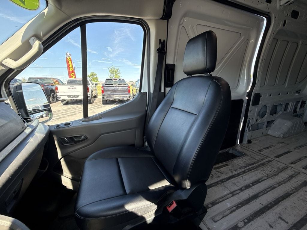 Pre-Owned 2023 Ford Transit-250 Base - photo - 28