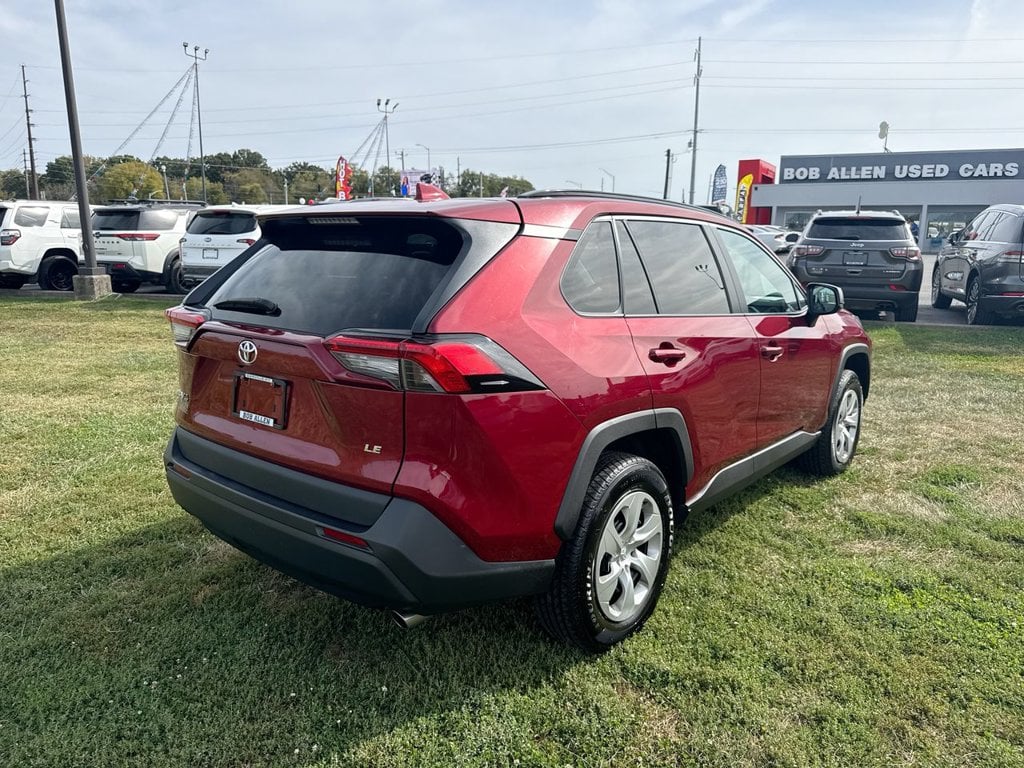 Pre-Owned 2021 Toyota RAV4 LE - photo - 12