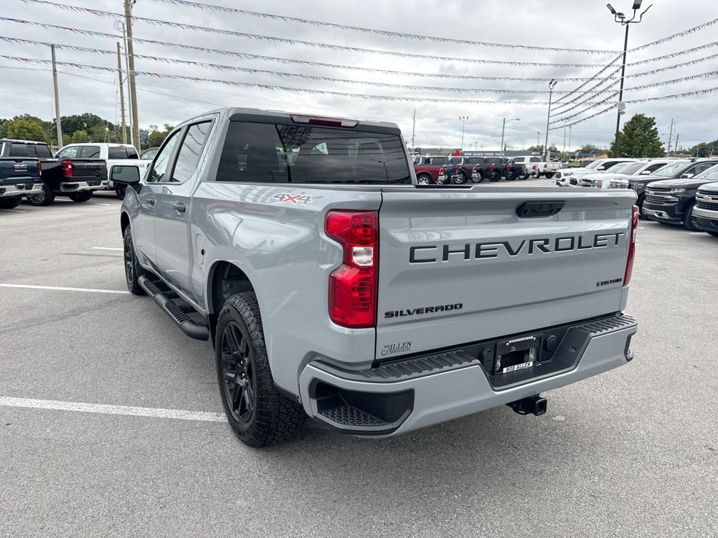 Pre-Owned 2024 Chevrolet Silverado 1500 Custom - photo - 11