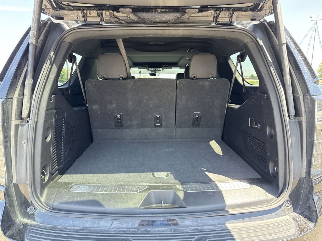 Pre-Owned 2025 Chevrolet Suburban High Country - photo - 16