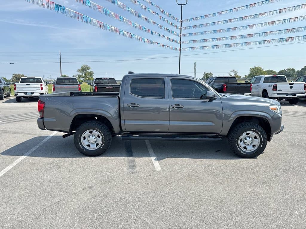 Pre-Owned 2022 Toyota Tacoma SR - photo - 5