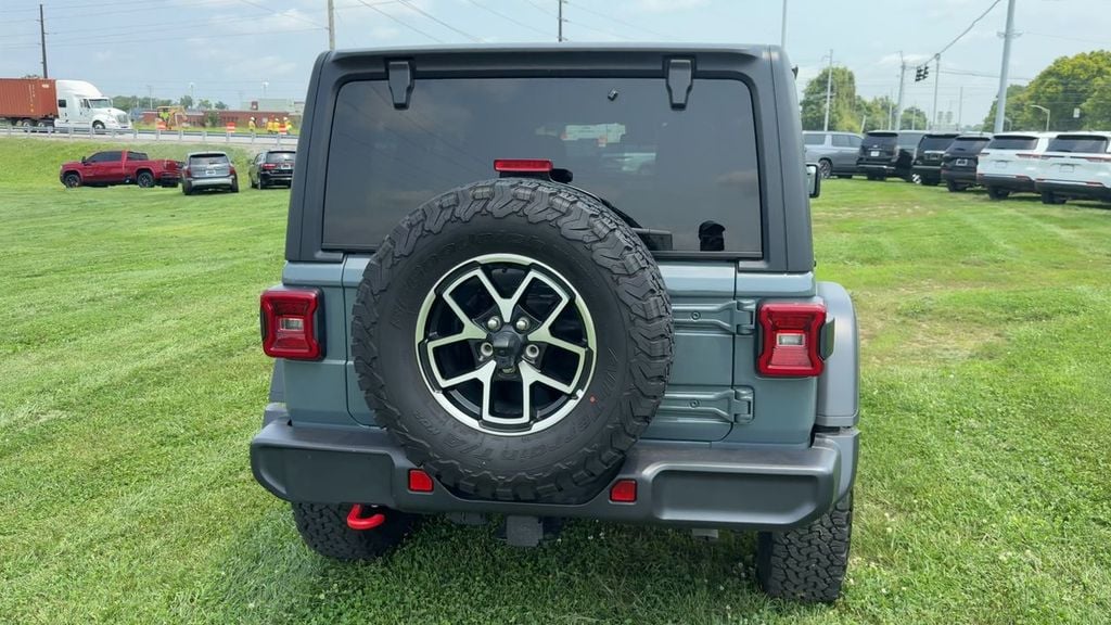 Pre-Owned 2025 Jeep Wrangler Rubicon - photo - 5