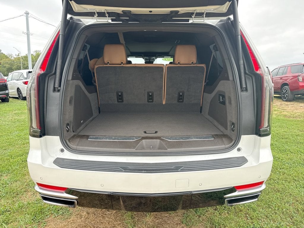 Pre-Owned 2023 Cadillac Escalade ESV Premium - photo - 16