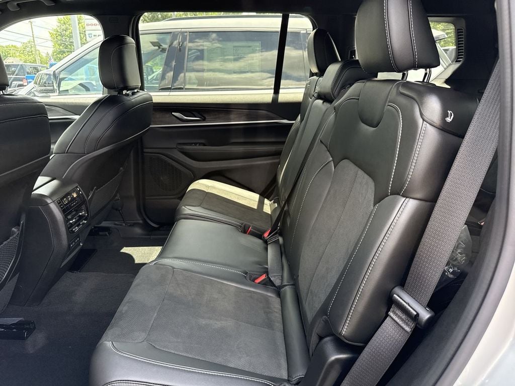 New 2026 Jeep Grand Cherokee L Altitude - photo - 20