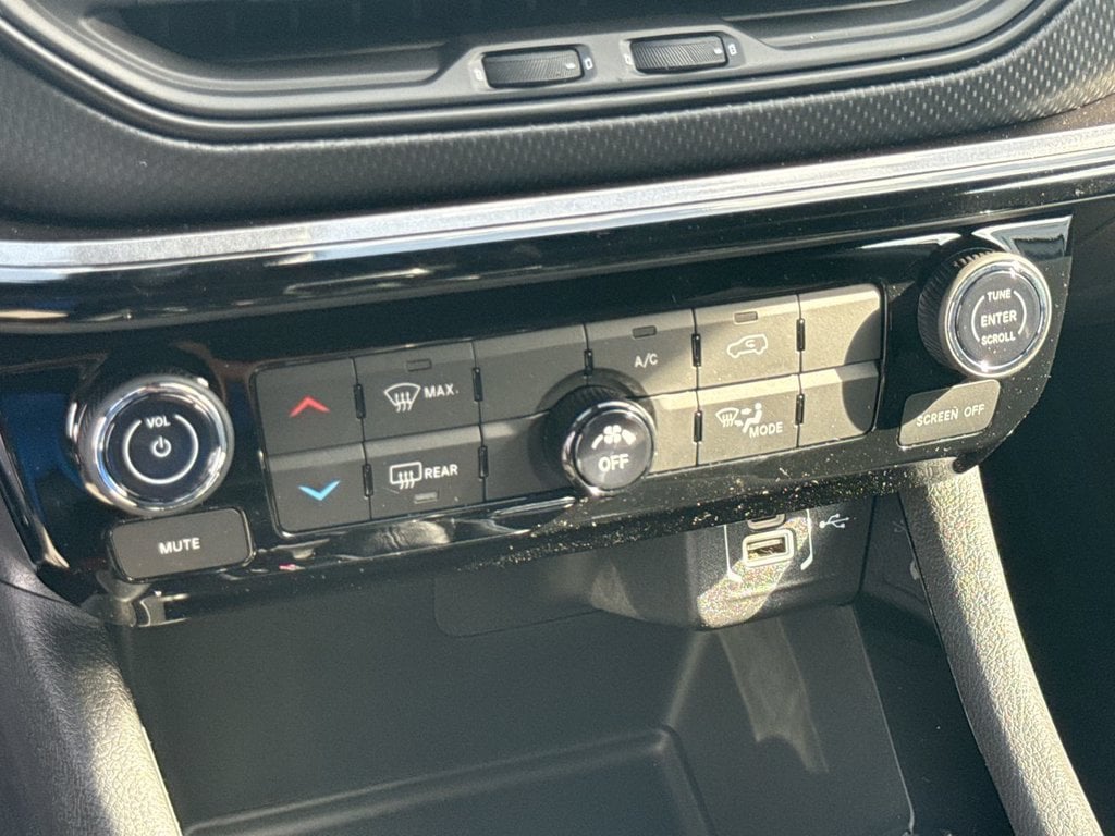 New 2026 Jeep Compass Latitude - photo - 28
