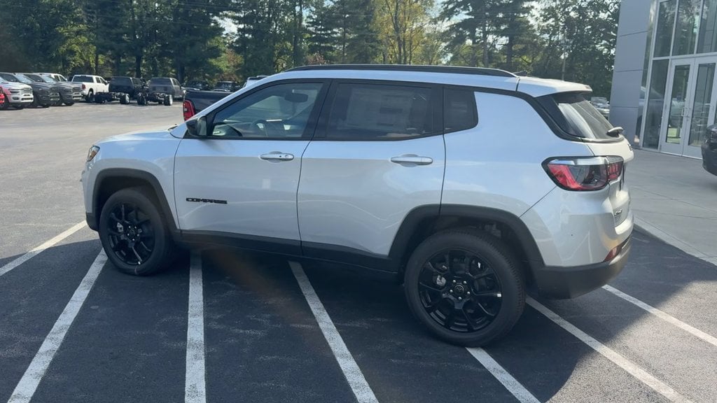 New 2026 Jeep Compass Latitude - photo - 3