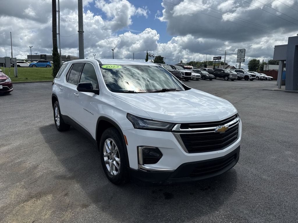 Pre-Owned 2023 Chevrolet Traverse LS - photo - 14
