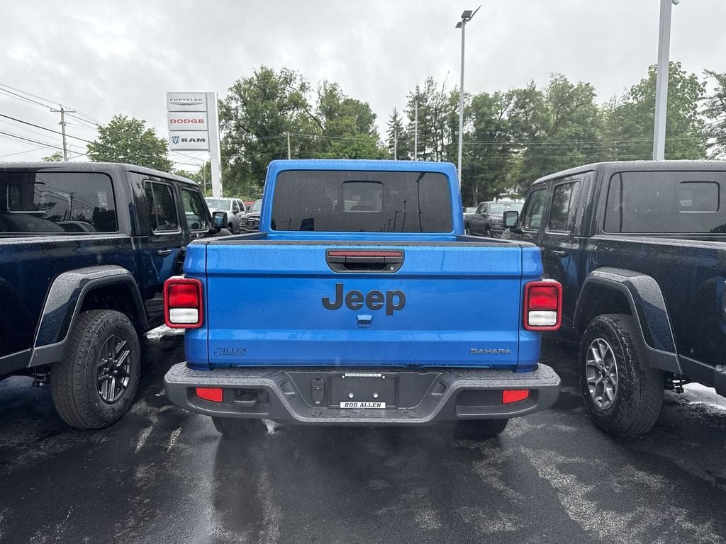 New 2026 Jeep Gladiator Sahara - photo - 17