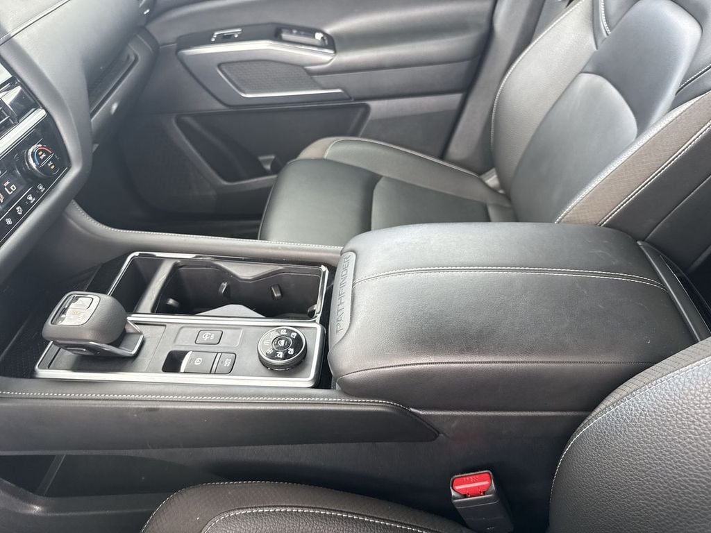 Pre-Owned 2024 Nissan Pathfinder SL - photo - 26