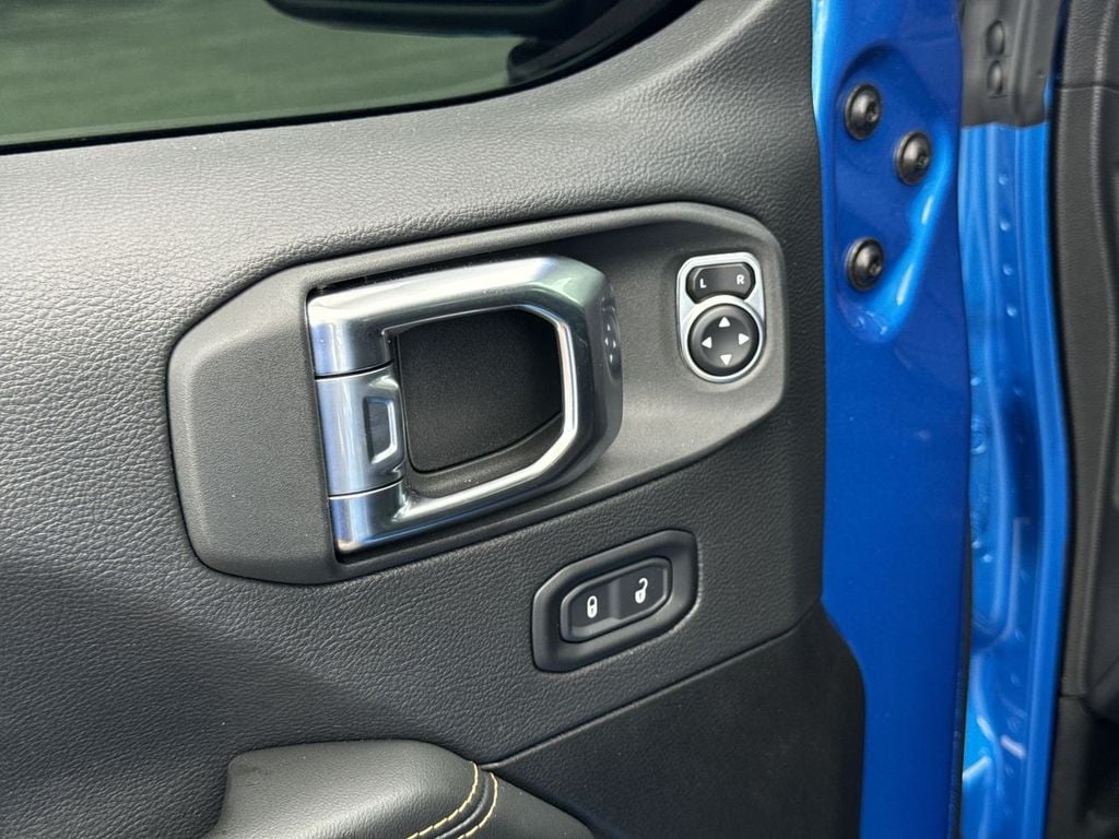 Pre-Owned 2025 Jeep Gladiator High Tide - photo - 19