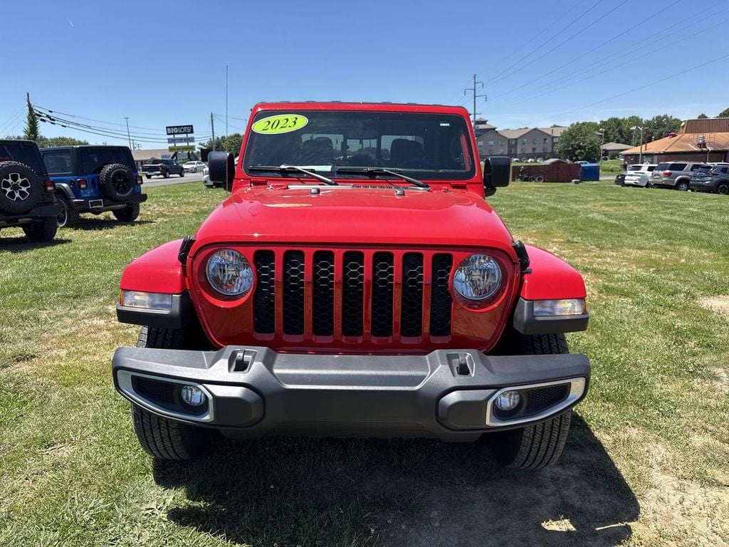 Pre-Owned 2023 Jeep Gladiator Sport S - photo - 15