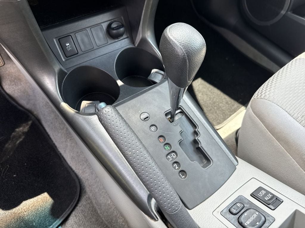 Pre-Owned 2012 Toyota RAV4 Base - photo - 17