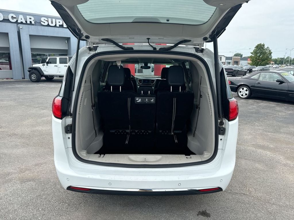 Pre-Owned 2020 Chrysler Pacifica Touring L - photo - 8