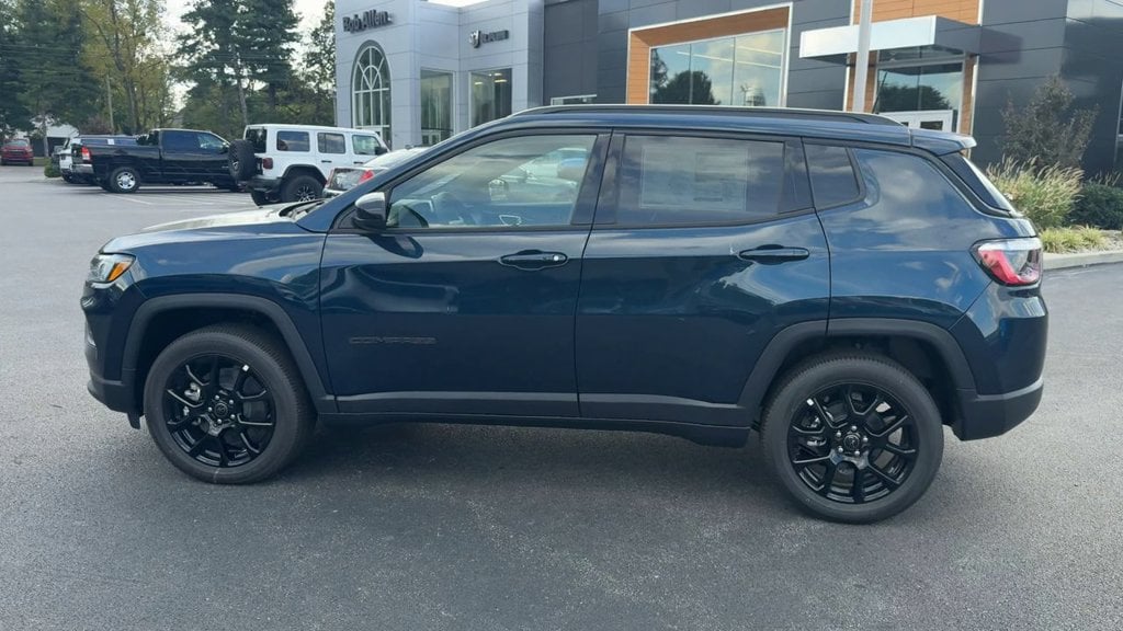 New 2026 Jeep Compass Latitude - photo - 3