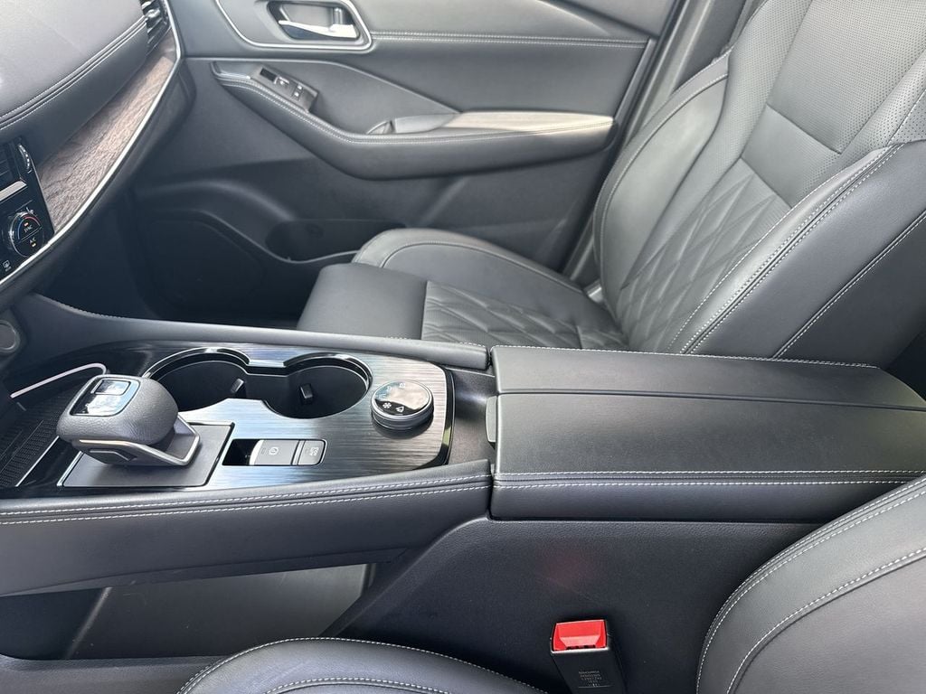 Pre-Owned 2025 Nissan Rogue Platinum - photo - 25