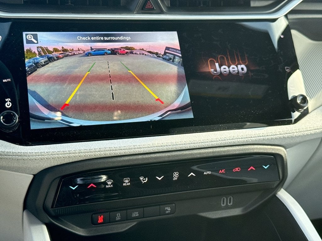 New 2026 Jeep Cherokee Laredo - photo - 27