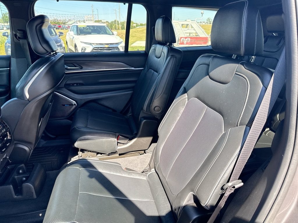 Pre-Owned 2023 Jeep Grand Cherokee L Overland - photo - 20